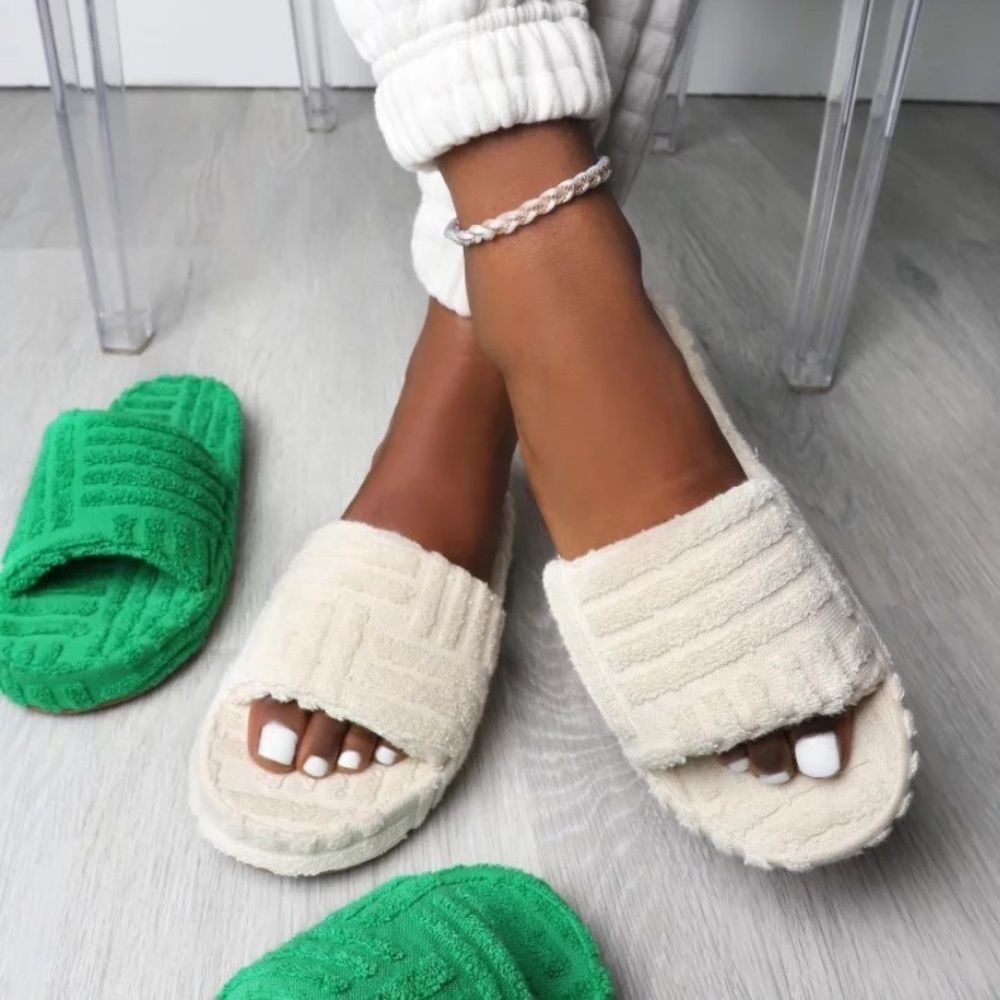 Warm Fluffy Indoor Fur Slides Women Cozy Flat Soft Furry Shoes